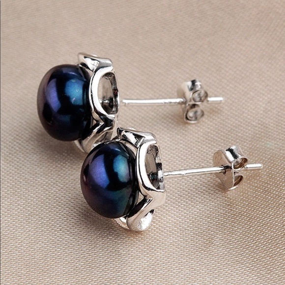 Jewelry - Natural Freshwater Pearl Stud Earrings S 925